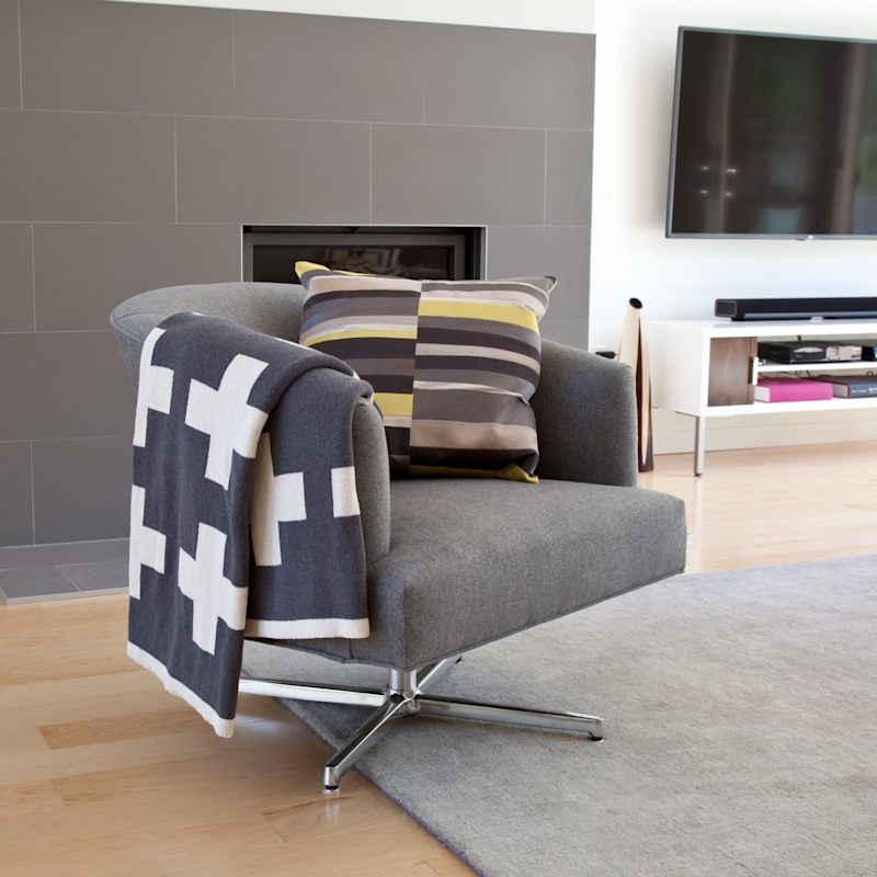 Reversible Sustainable Knit Geometric Throw Blanket - Thumbnail 5