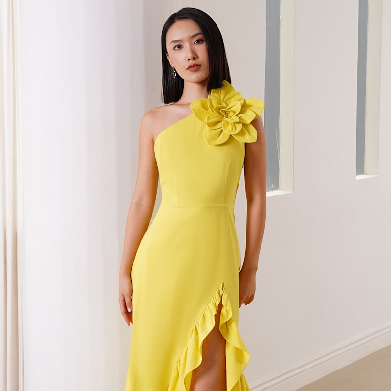 chartreuse bridesmaid dress Satin Ruffle Open Back 149 cm / 58.7 in Olivia is 170cm and wearing a size AU 8 / US 4 Chartreuse Bridesmaid Dresses | Windsor