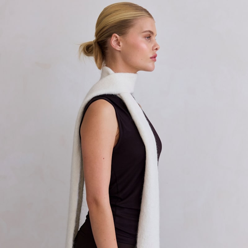 Thumbnail of The Alpaca Skinny Scarf - White image