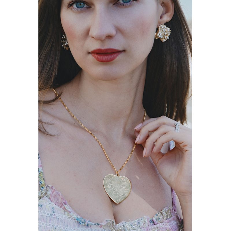 Thumbnail of The Pink Reef Louve Heart Necklace image