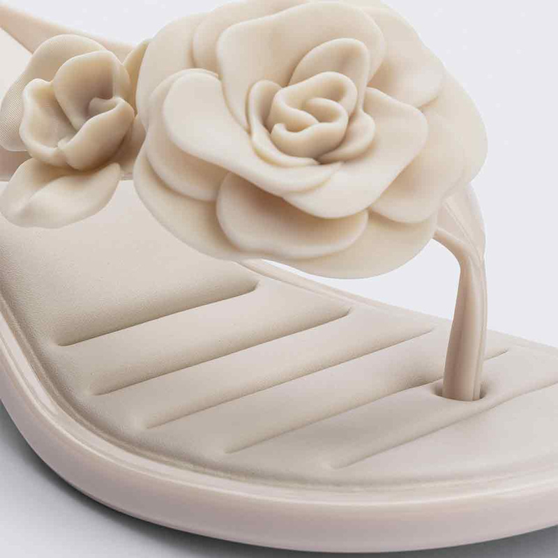 Thong Kitten Heel Petals - Beige | MELISSA | Wolf & Badger