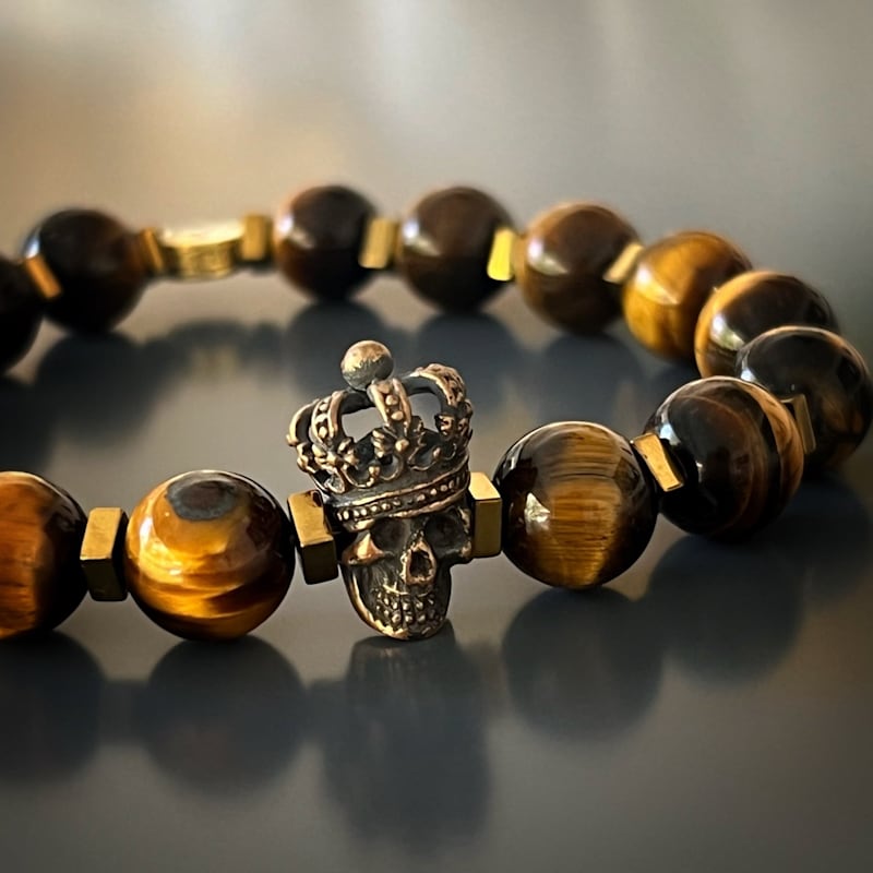 Thumbnail of Tiger's Eye Stone Beaded King Skull Charm Bracelet - Brown image