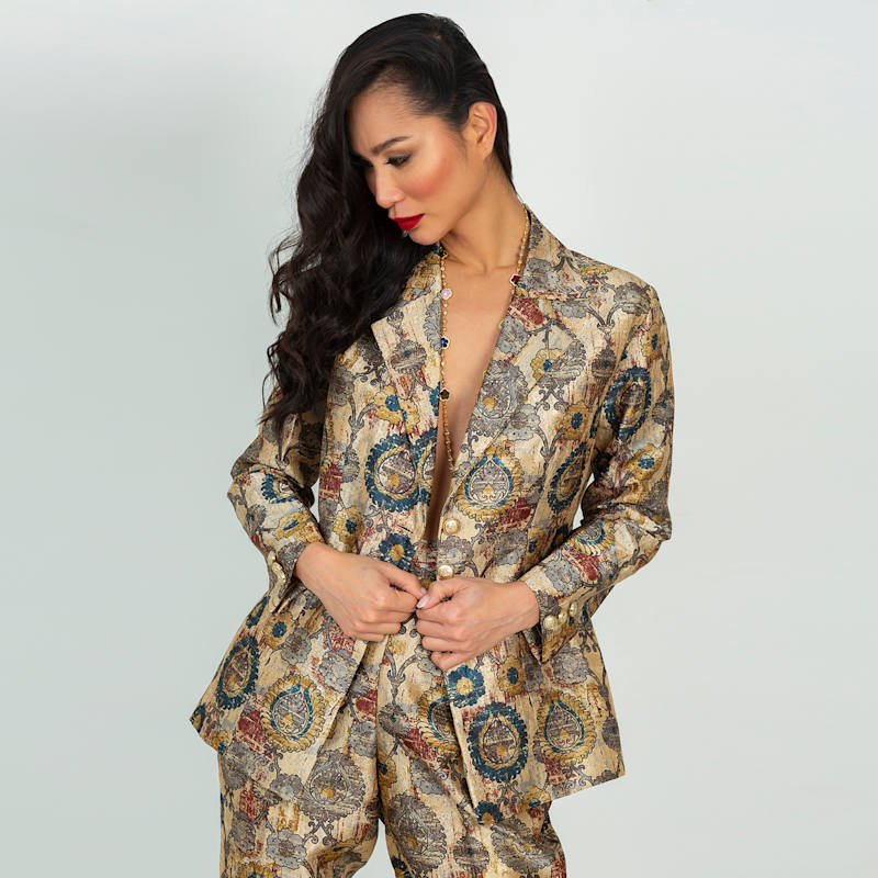 Timeless Elegance - Vintage Themed Blazer In Wild Silk  display picture 2