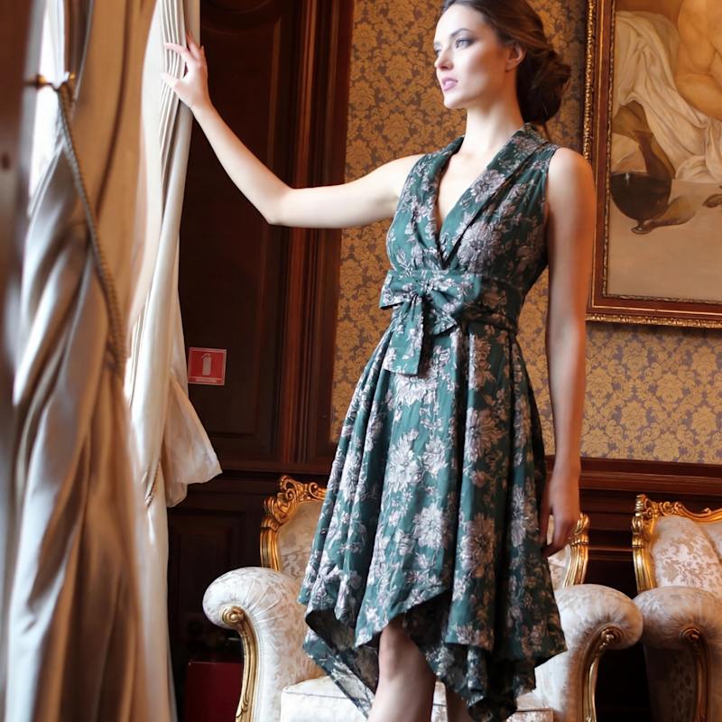 green floral ruched dress Short Sleeve Floral Ruched Neck Midi Dress - MEDIUM / GREEN