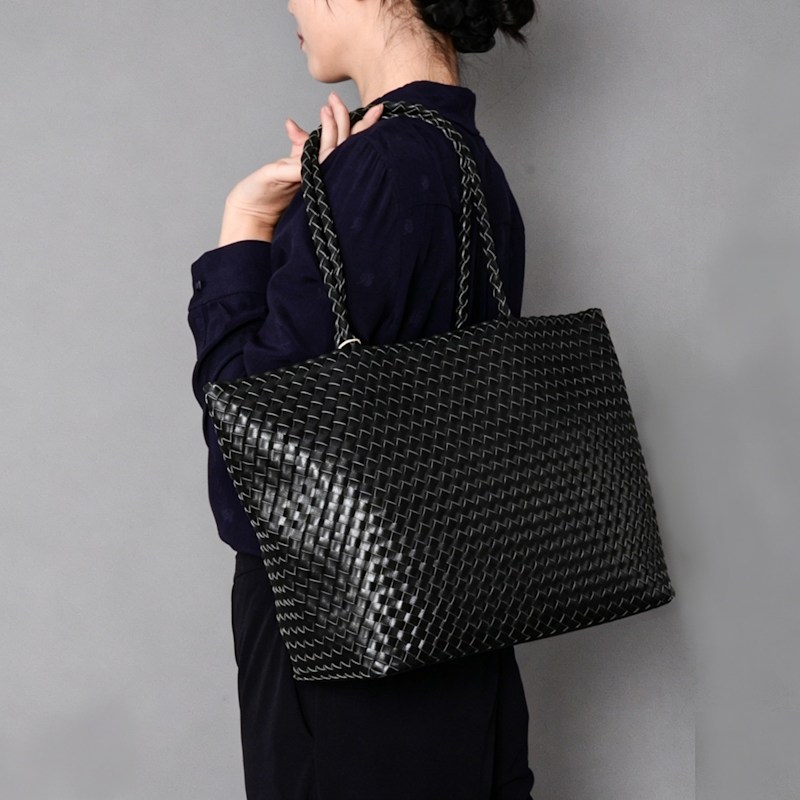 Thumbnail of Vegan Leather Weaving Shopping Bag 'Betty' - Black image