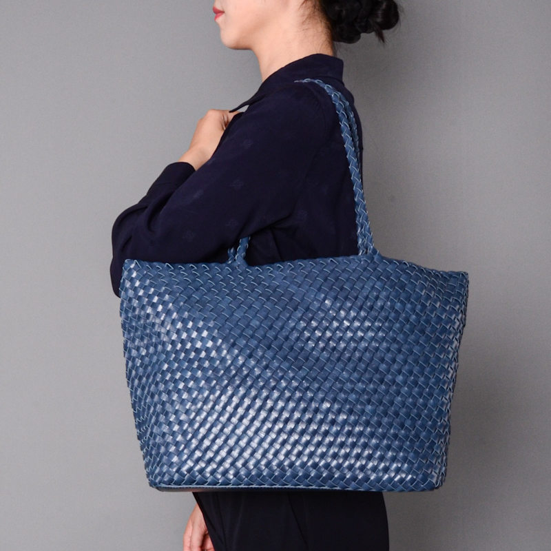 Thumbnail of Vegan Leather Weaving Shopping Bag 'Betty' - Navy image