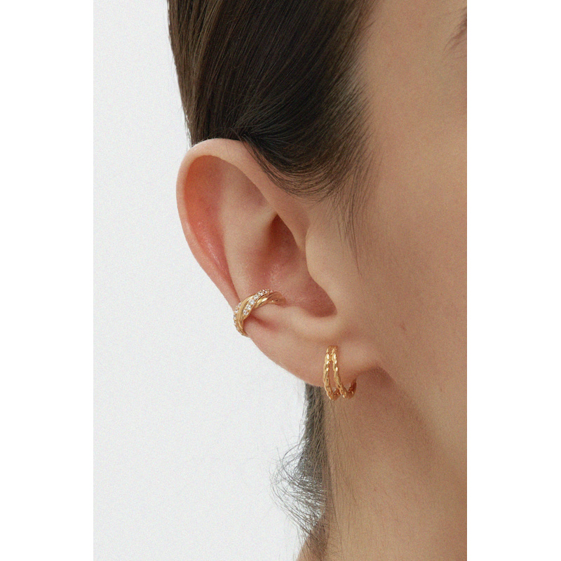 Thumbnail of Vera Twisted Crystal Ear Cuff In Gold image