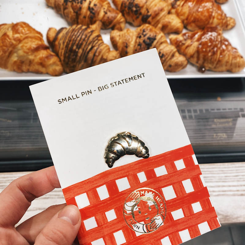 Thumbnail of Golden Metal Pin Croissant image