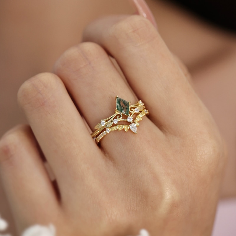 Thumbnail of Victorian Lace Moss Agate Ring Solid Yellow Gold© image