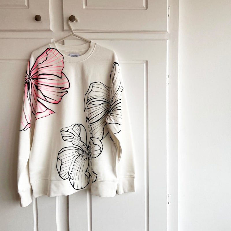 Hand Painted Abstract Flower White Sweatshirt | Quillattire