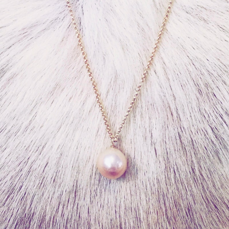 Thumbnail of XXL Pinky Pearl Pendant Necklace Gold image