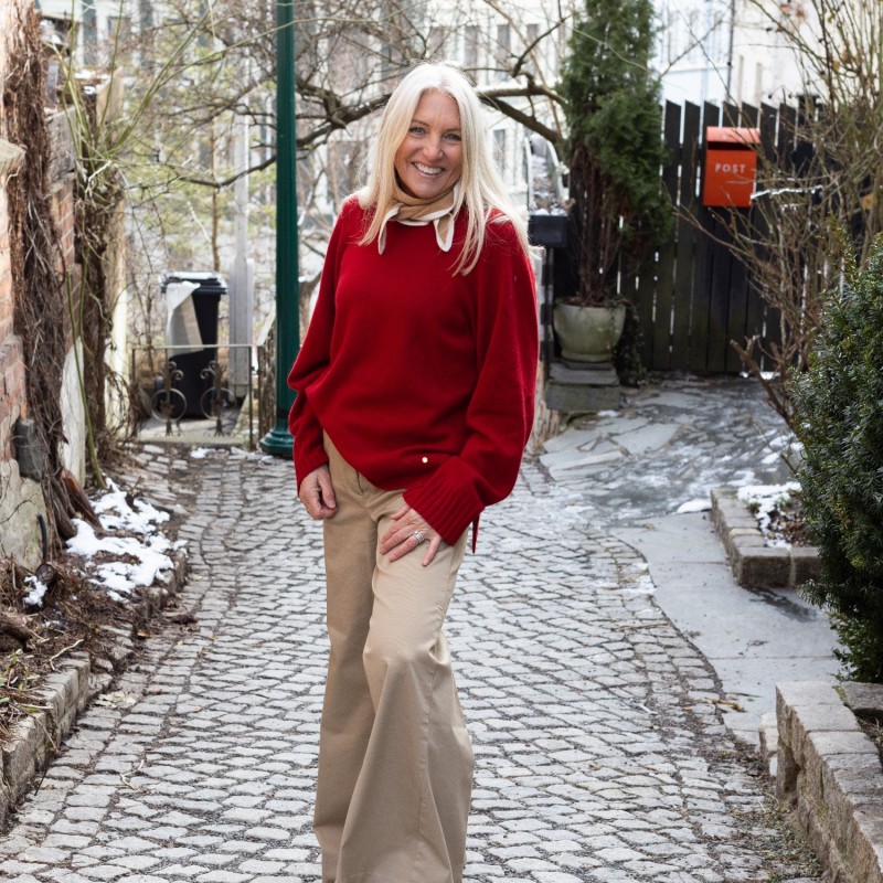 Thumbnail of Amber Chunky Pure Cashmere Pullover In Claret Red image