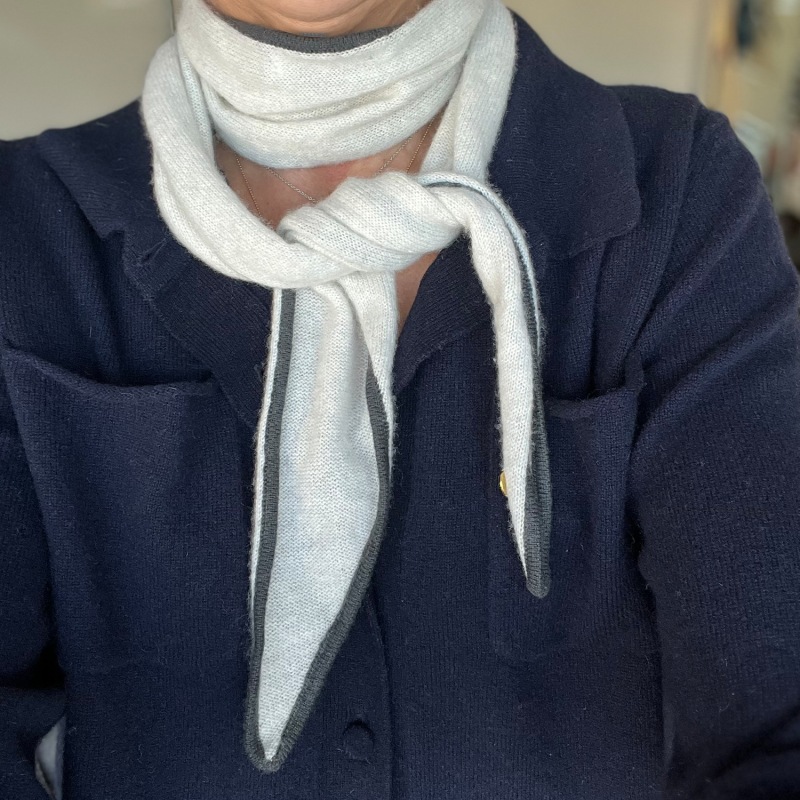 Mini store neck scarf
