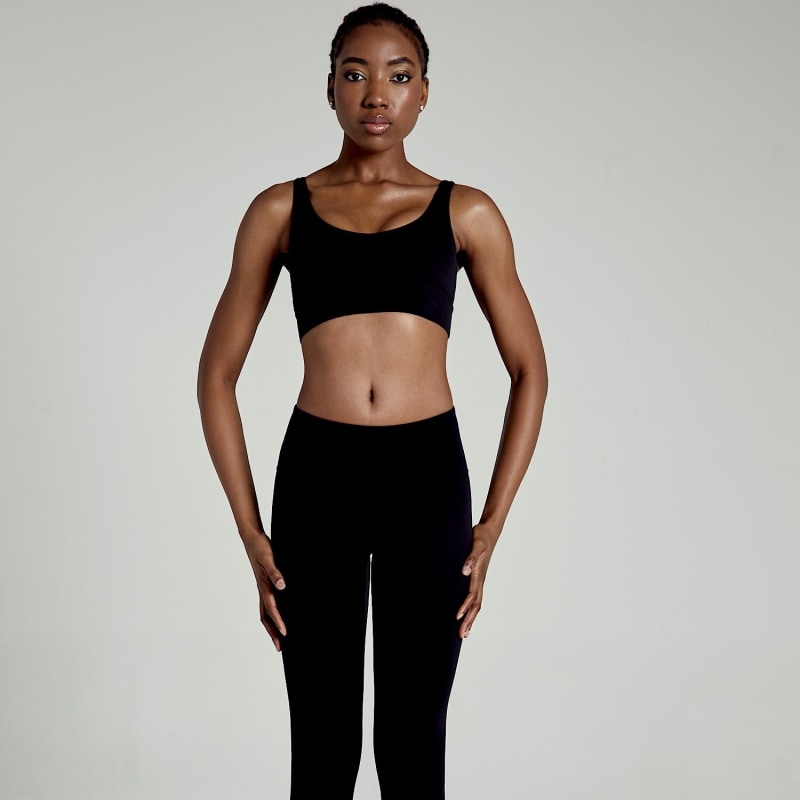 Black Seamless Microfiber Stirrup Leggings: Style and Flexibility -   Canada