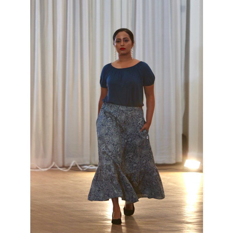 Navy midi skirt with pockets discount