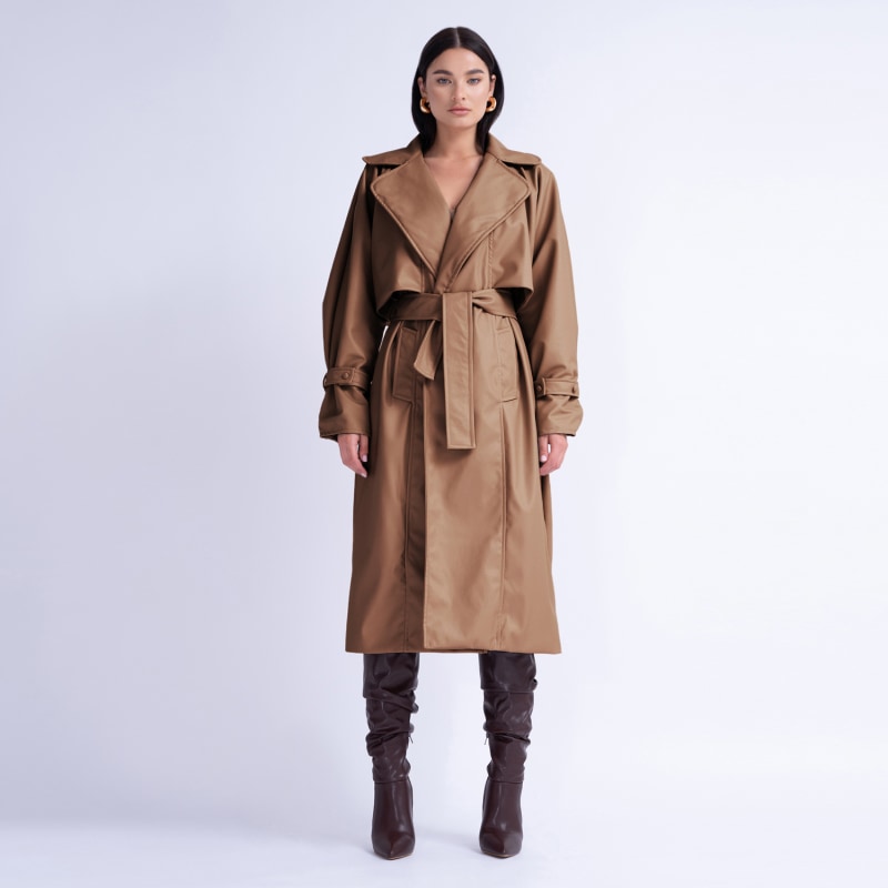 Camel Leather Raglan Sleeve Trench Coat With Belt | BLUZAT | Wolf & Badger