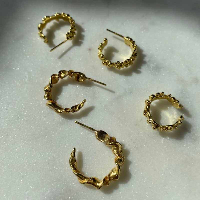 Thumbnail of Céleste Deux Small Hoop Earrings Gold image