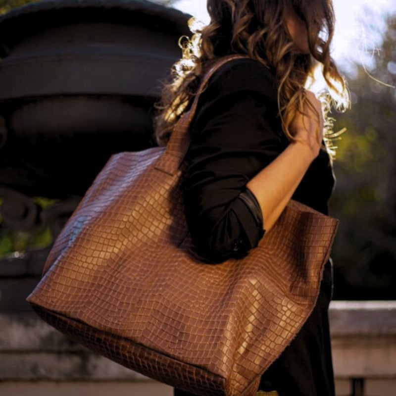 Laura croc embossed leather tote top