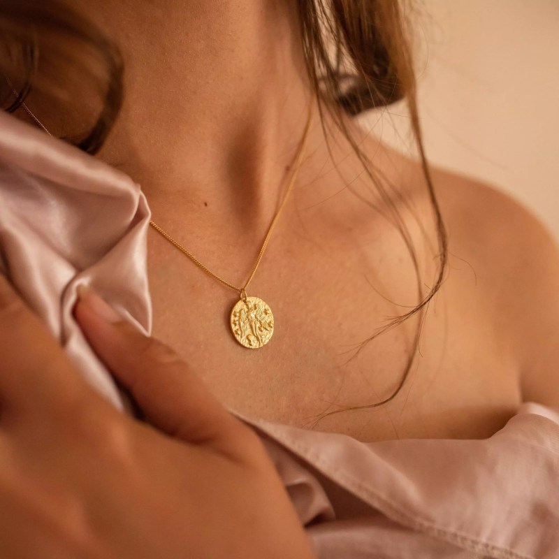 Chunky gold store layered necklace