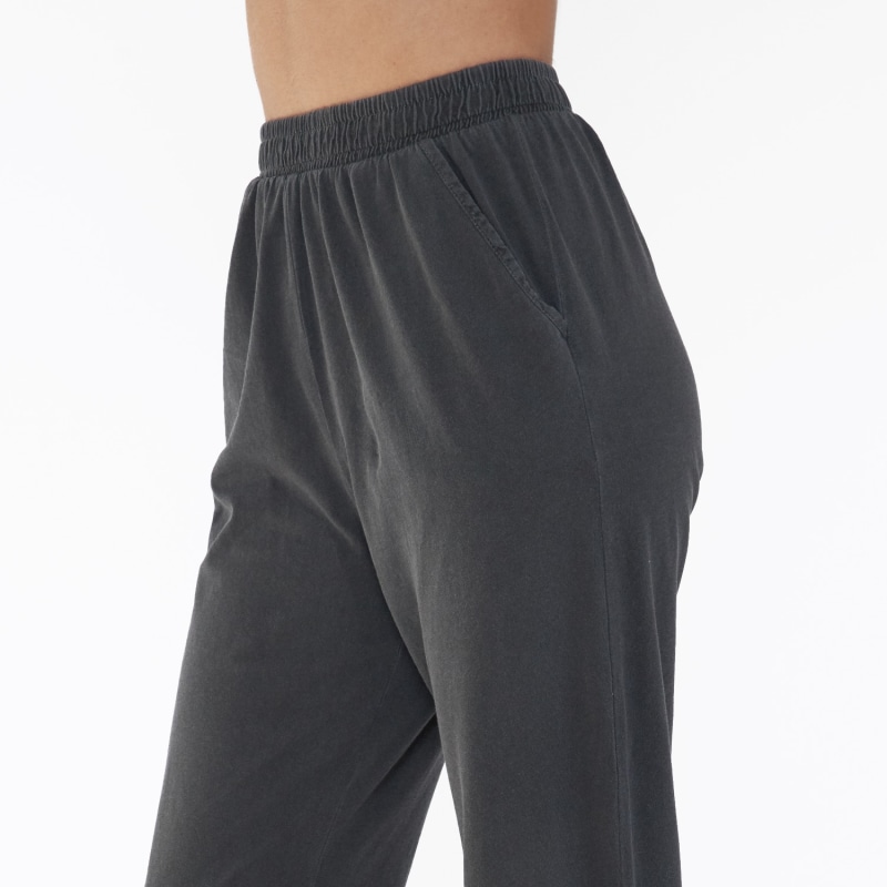 Coral Capri Lounge Natural-Body Pant With Pockets In Carbon, Earth Body