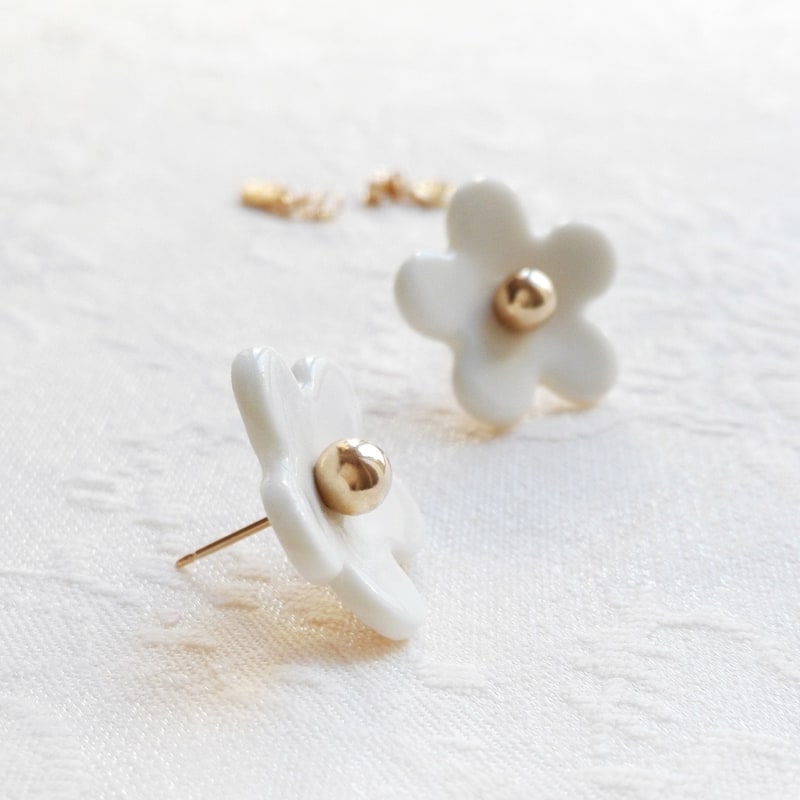 Thumbnail of Everyday Porcelain Daisy Stud Earrings image