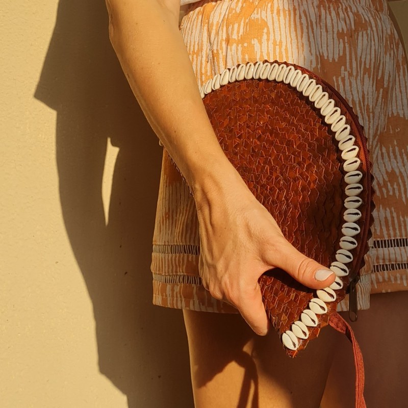 Thumbnail of Ezra Straw & Shell Clutch - Cinnamon image