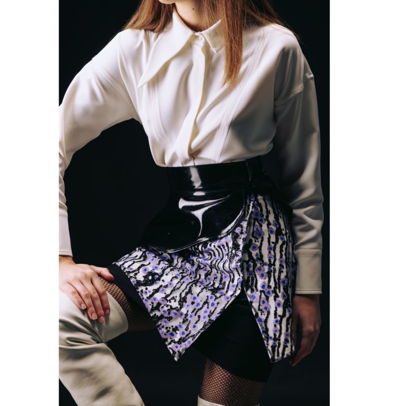 Layered clearance skirt belt