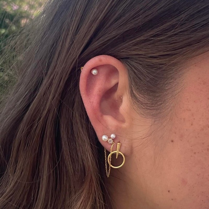 Ishtar Beautiful Simple Earstuds With Small Freshwater Pearl