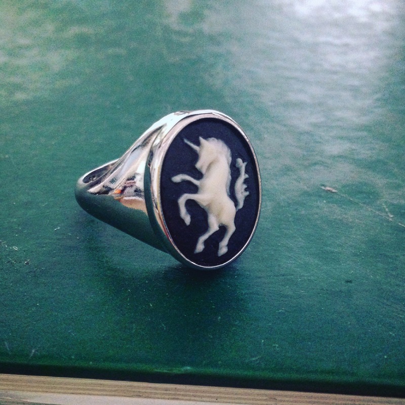 Unicorn Cameo Ring Vintouch Italy Wolf Badger