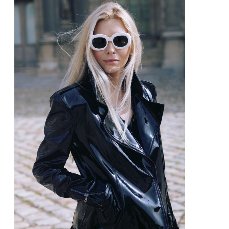 Shoulder pad top leather jacket