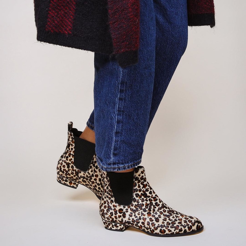 Chelsea boots leopard print shop