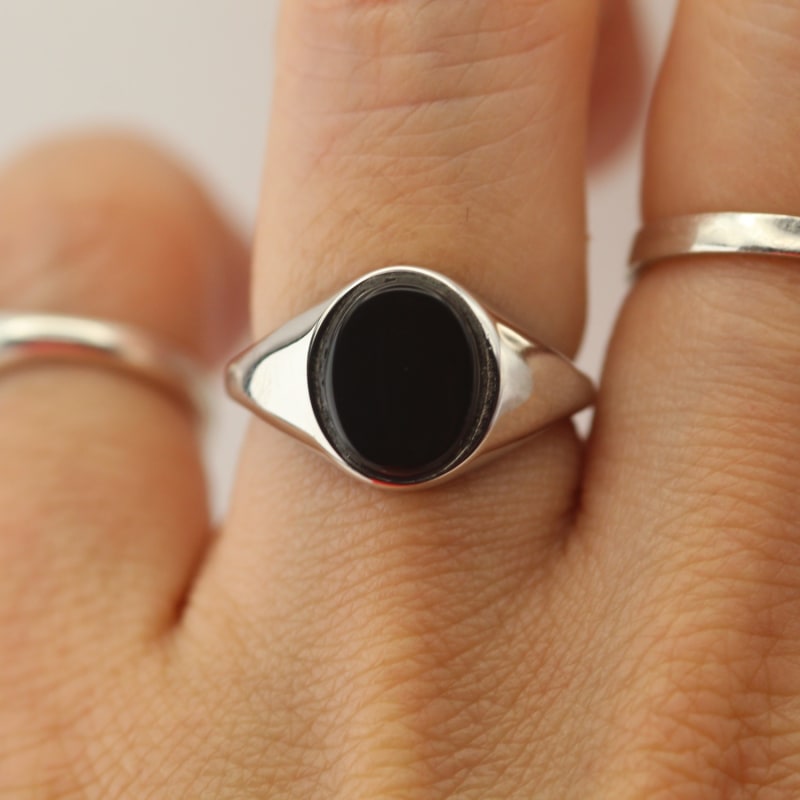Signet ring in silver with onyx for men