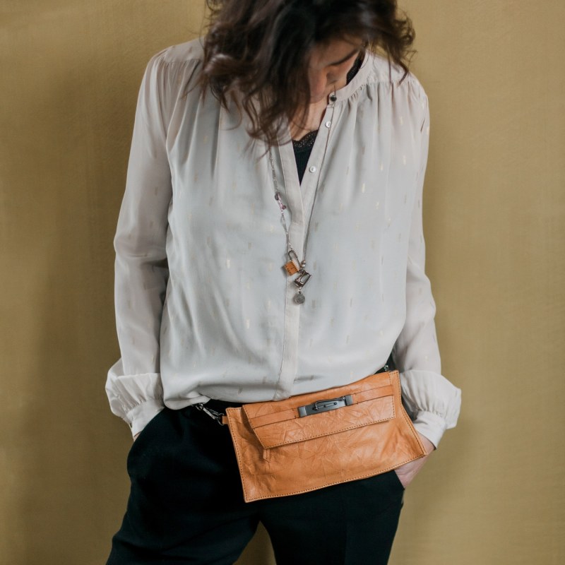 Thumbnail of Crossbody Hip Shoulderbag Happy In Brown image