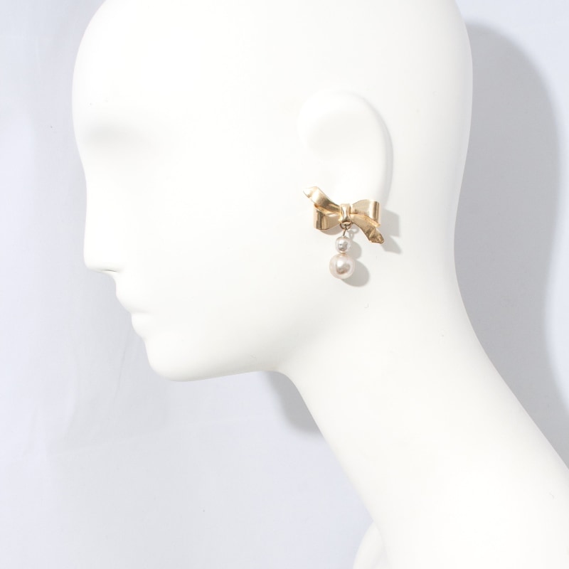 Thumbnail of Pirouette Pearl Bow Earring image