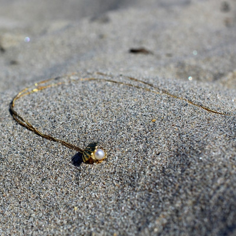 Thumbnail of Double Side Shell & Pearl Necklace - Gold image