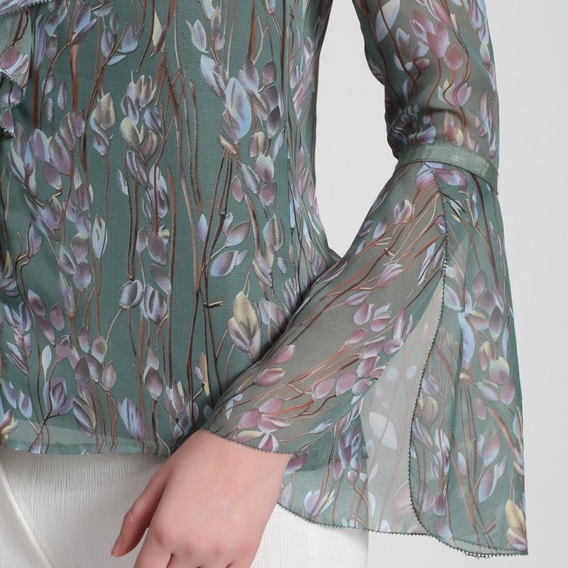 Thumbnail of Leaves Print Tulip Sleeves Blouse - Green image