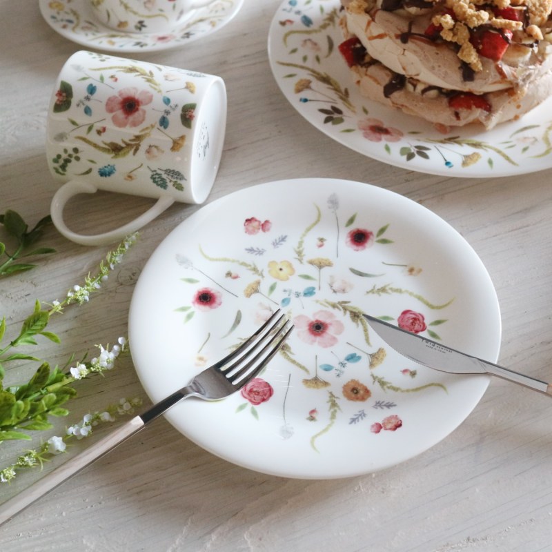 Nordic Style Floral Plates Set