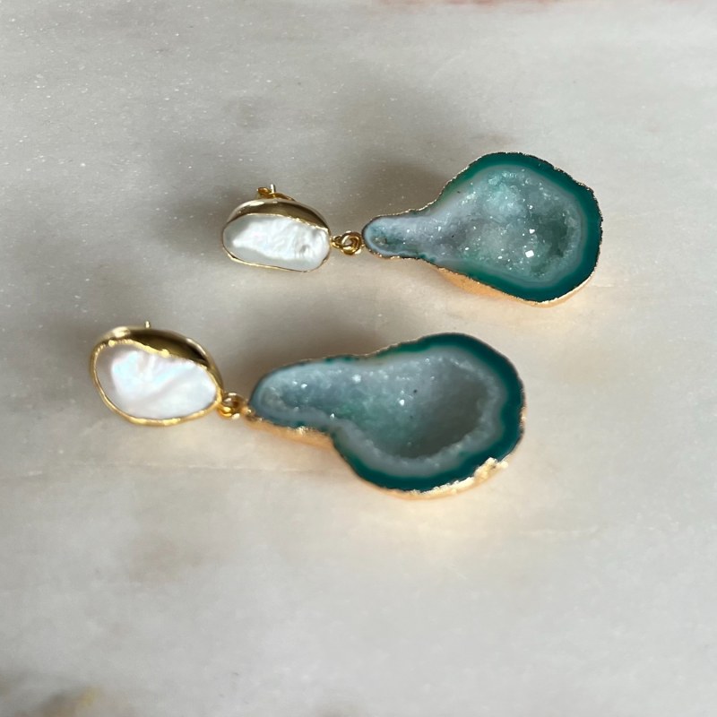 Thumbnail of The Pearl Rocks Green Earrings image