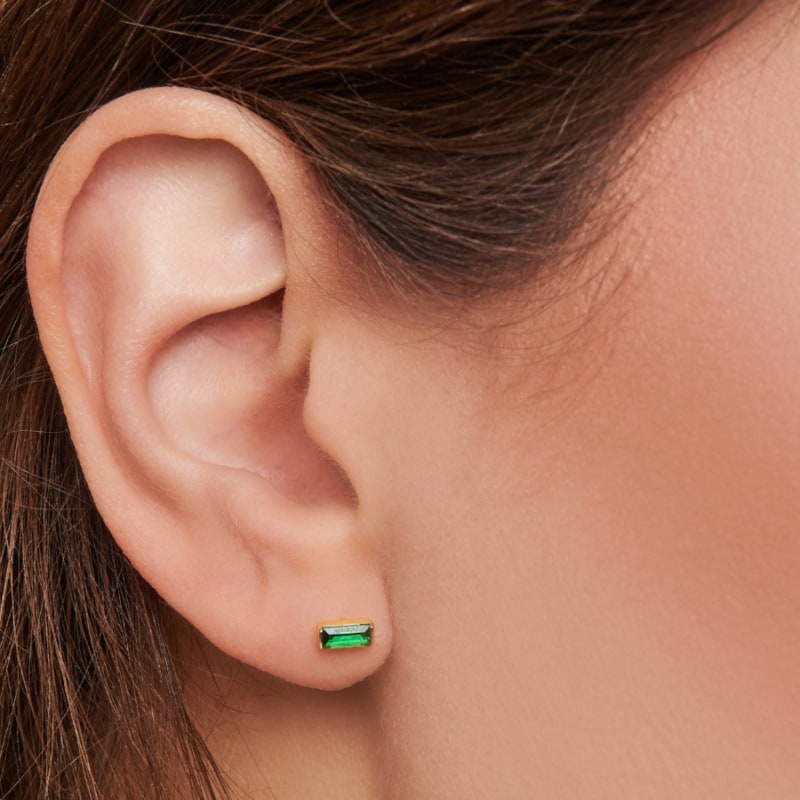 Small emerald stud earrings deals