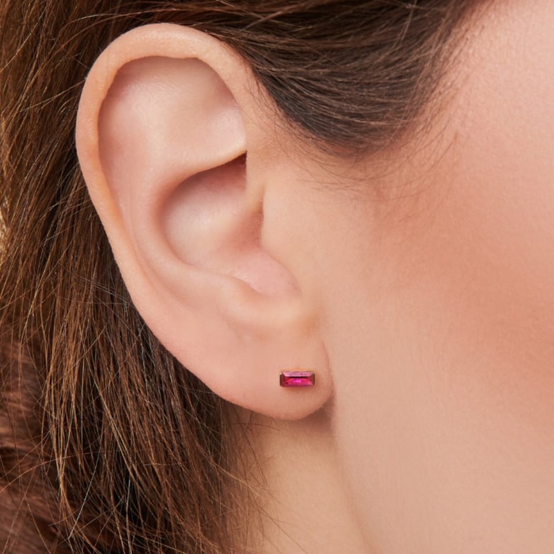 Small ruby stud earrings outlet