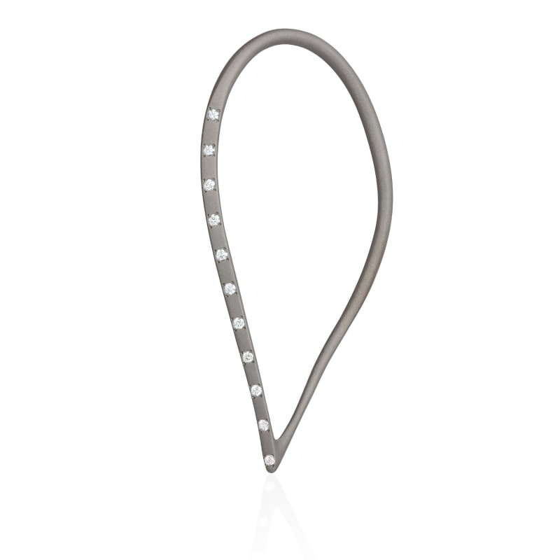 Tramq Ear Hook Titanium White, Gi by Giselle