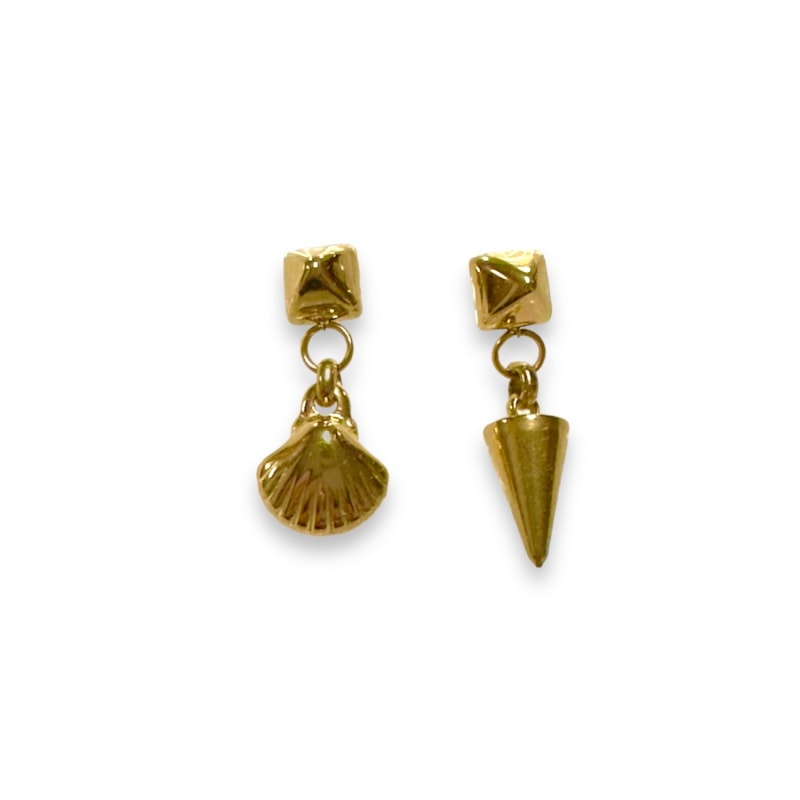 Thumbnail of Venus Seashell And Spike Asymmetric Earrings In Yellow Gold image