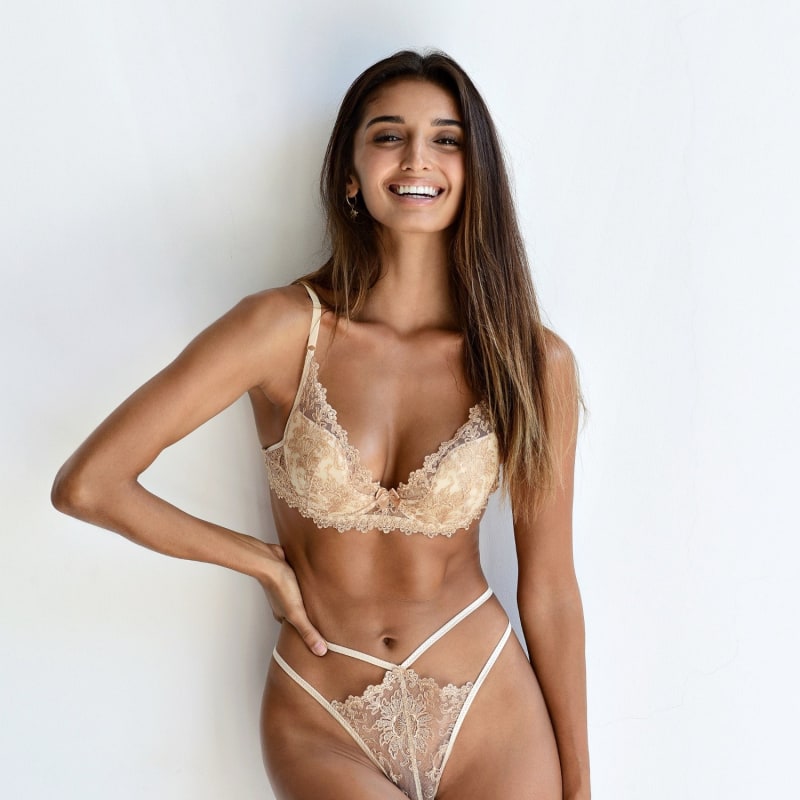 Vivienne Bra, Perilla