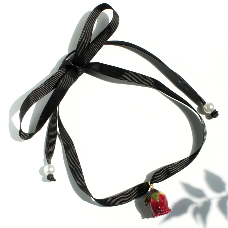 Real Flower Grande Amore Rosebud Ribbon Choker Necklace I MMANY LONDON Wolf Badger
