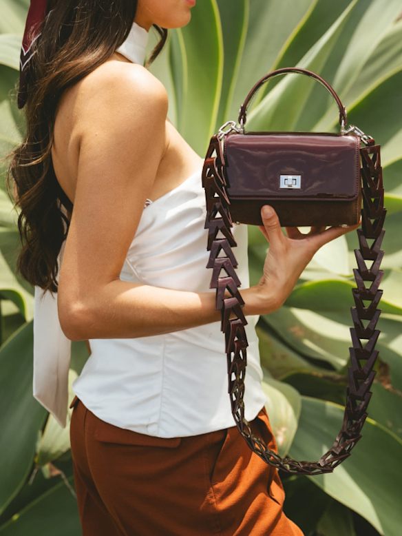 /category/women/accessories/bags/sale/