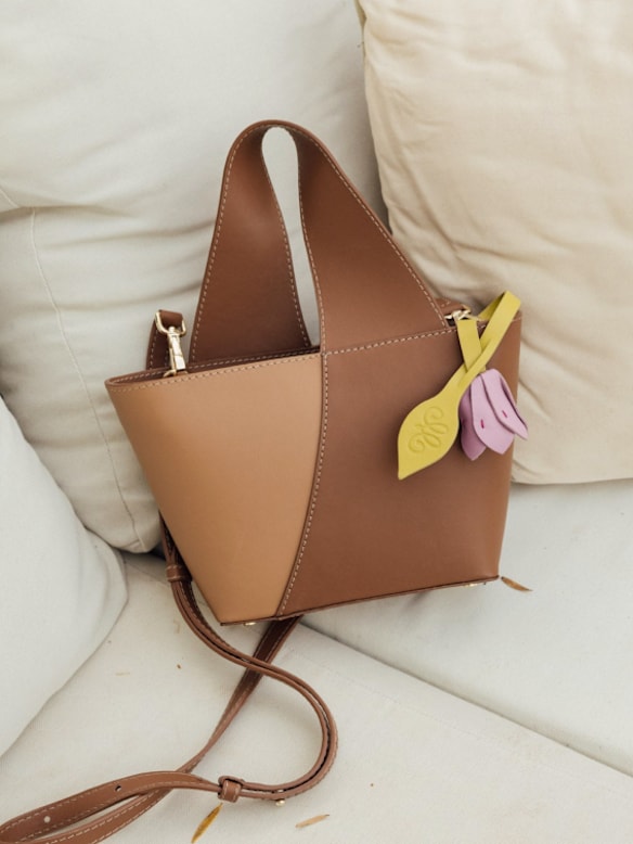 /category/women/accessories/bags/