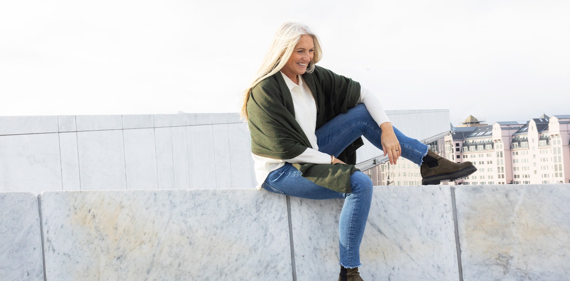 Ava Cashmere Cardigan in Black