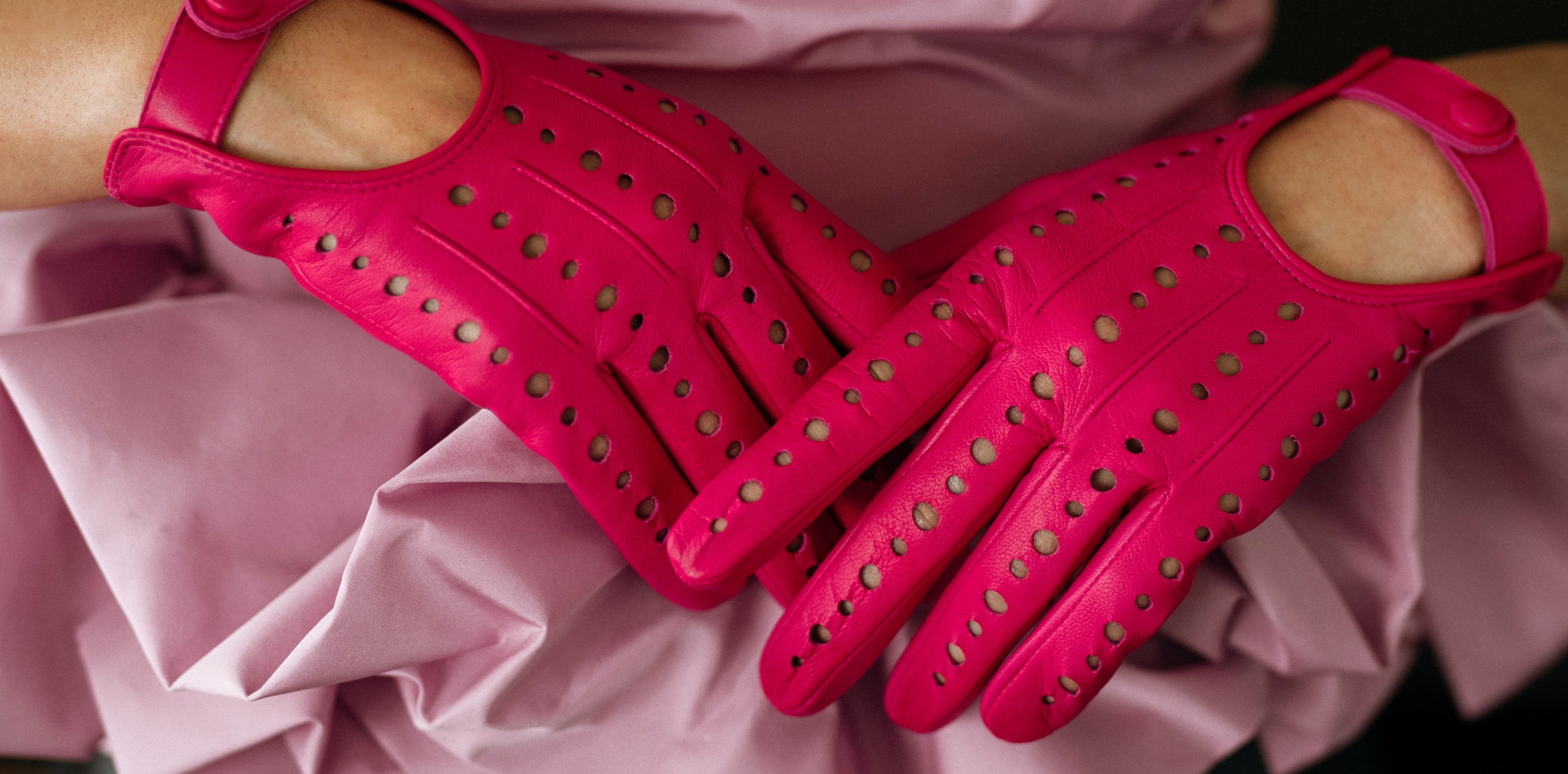 Vernazza Pink Handmade Leather Gloves for Woman 