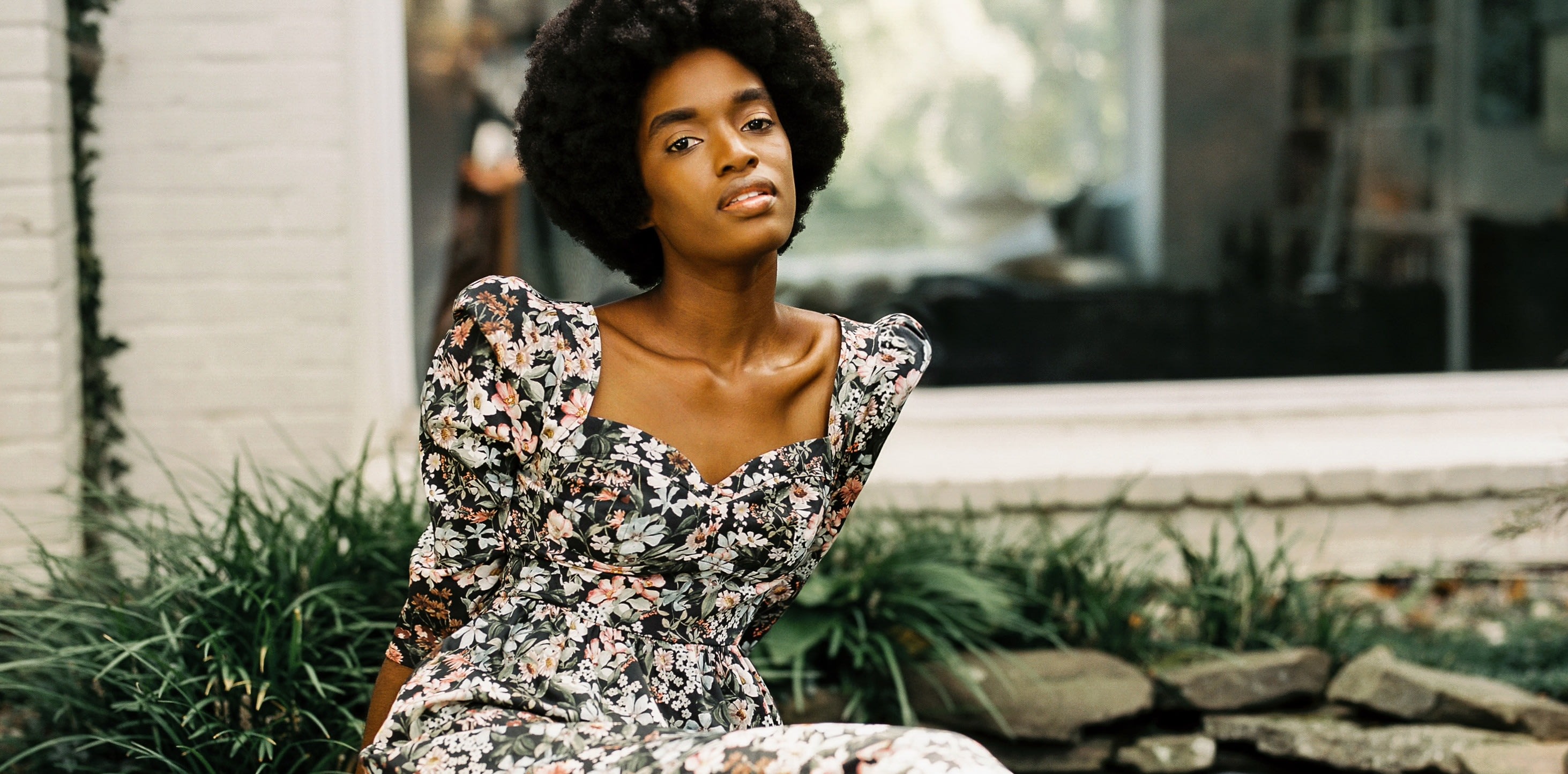 Gabi Short Shirt Dress In Pure Linen In Plum With Shell Buttons