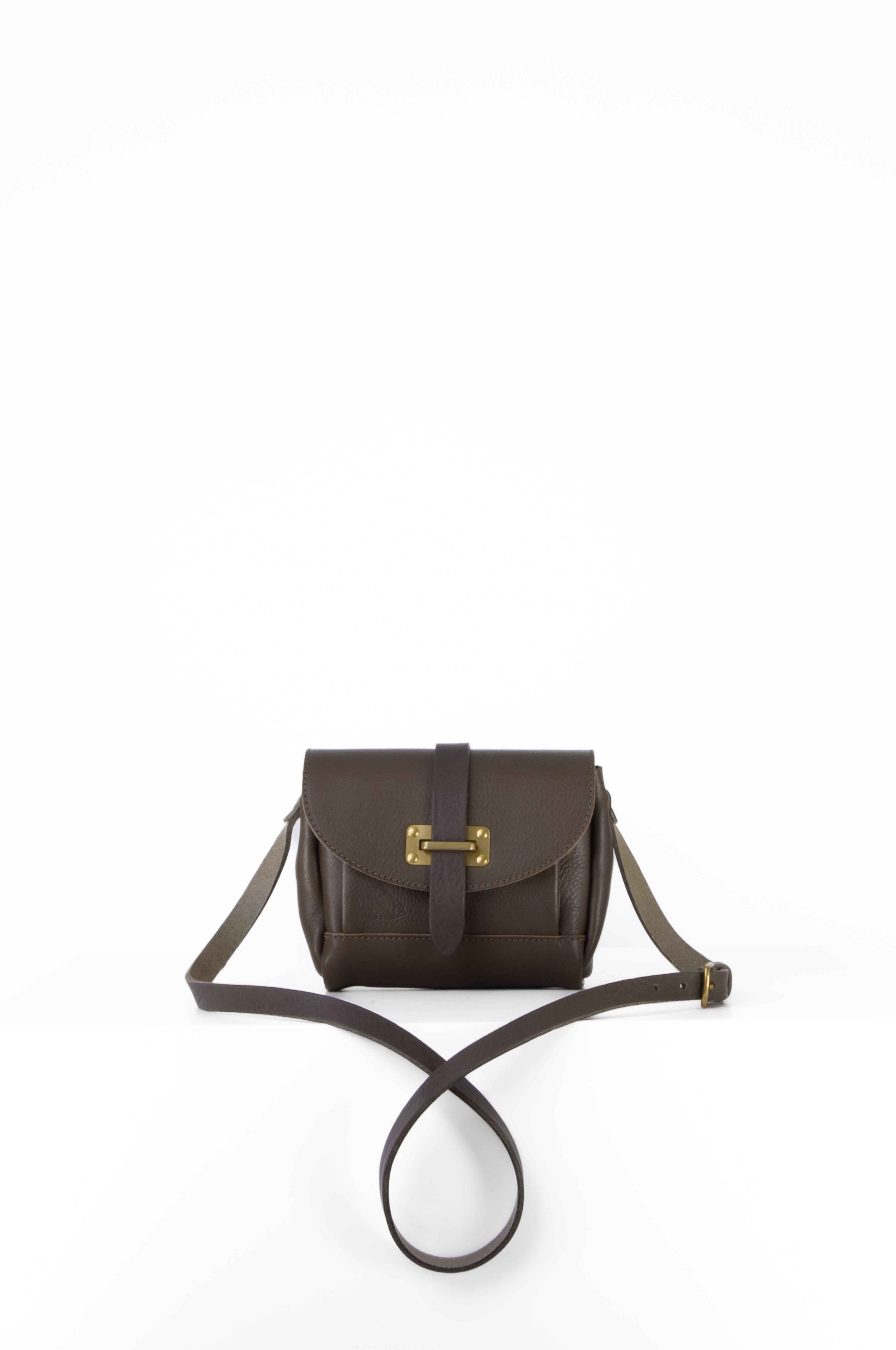 Navvy Women's Neutrals / Grey Chirk - Smog Grey Leather Crossbody Bag In Grey